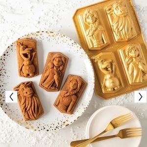 DISNEY❄Frozen II❄ Cast character cakelet pan.